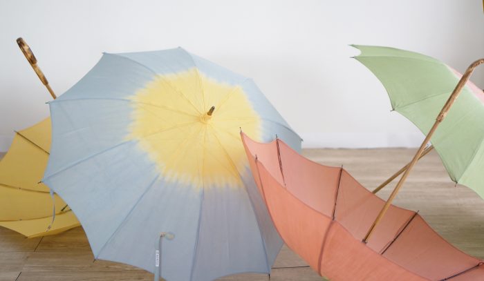 和紙紋染で花柄を表現した、立体感のある麻の日傘『とこはな』 | 傘