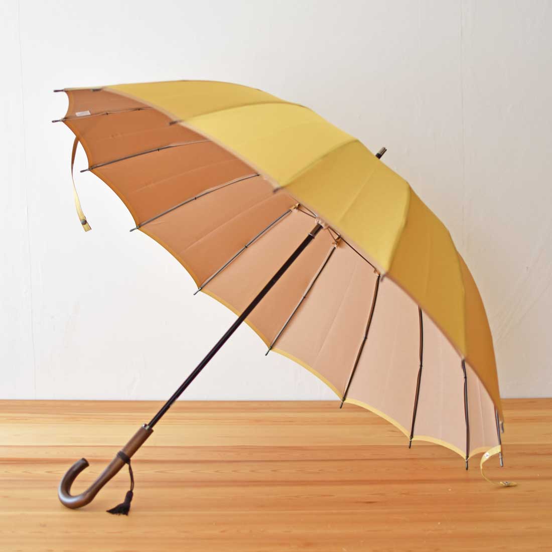 丈夫で高級感のある甲州織のレディースロングセラー雨傘・雨晴兼用傘
